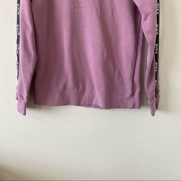 NIKE-CREW Logo Tape Pullover Sweatshirt - Picture 9 of 11